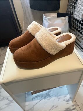 Platform suede clogs/uggs
